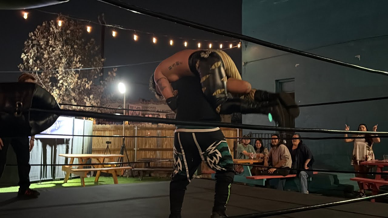 Santiago vs Jaden Black