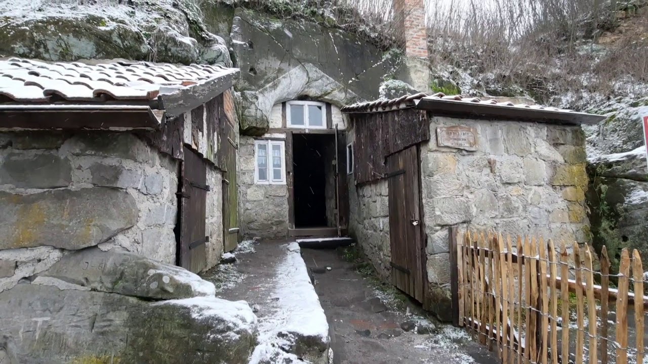 Langenstein, urige Höhlenwohnungen. Zu Besuch bei Karl. Z.Z. gesperrt wegen Abbruch