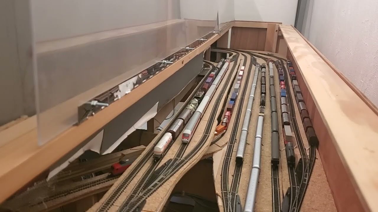 Modellbahn auch mit Schattenbahnhof Ansichten