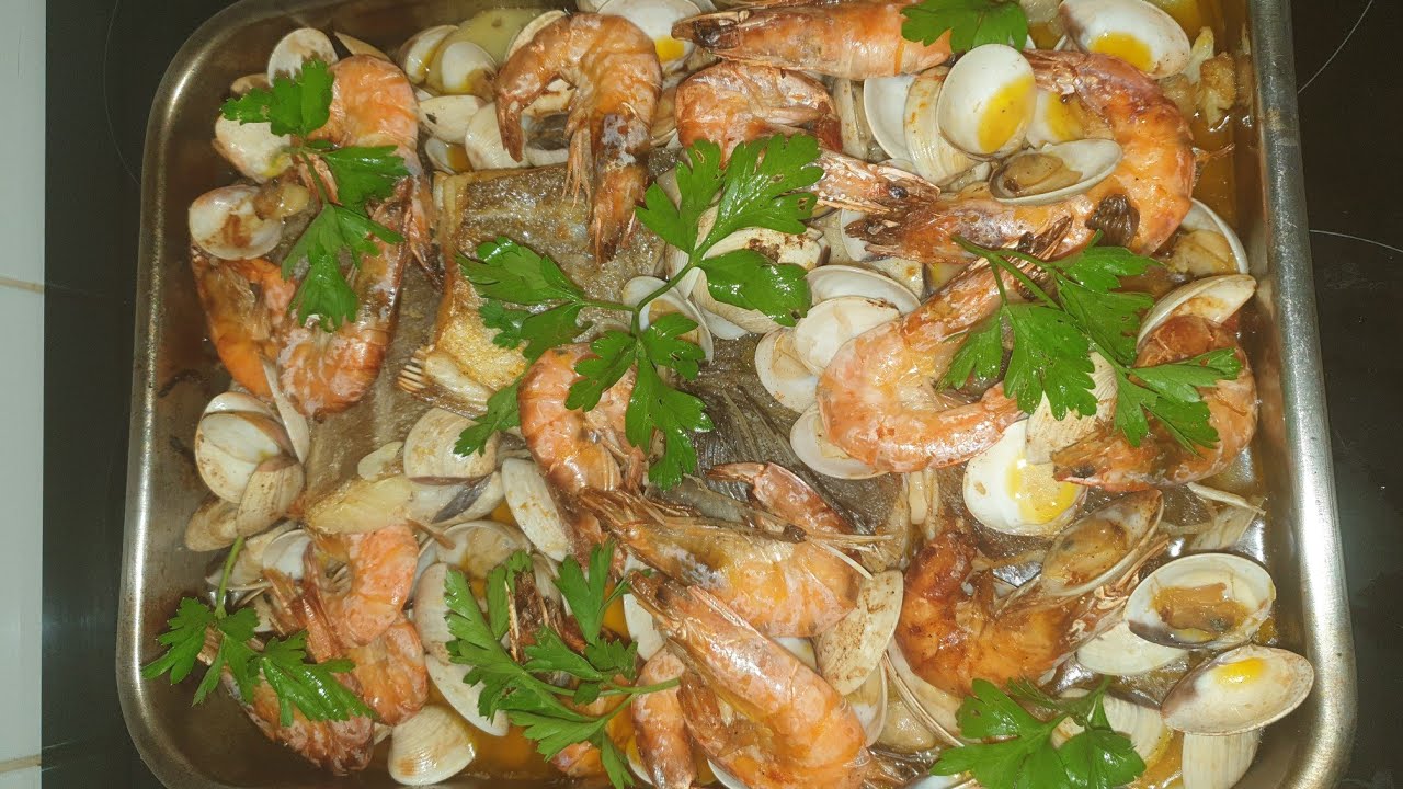 Bacalhau com camarão e ameijoas