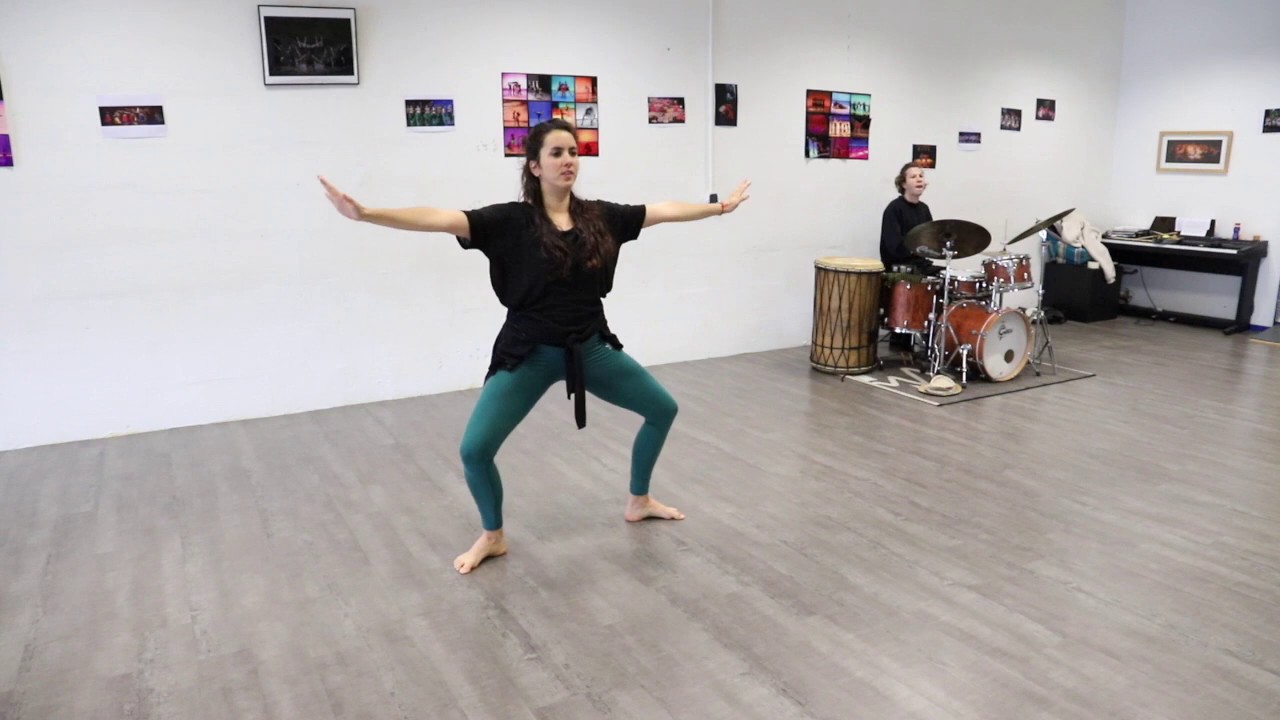 Cours danse contemporaine, intermédiaire.