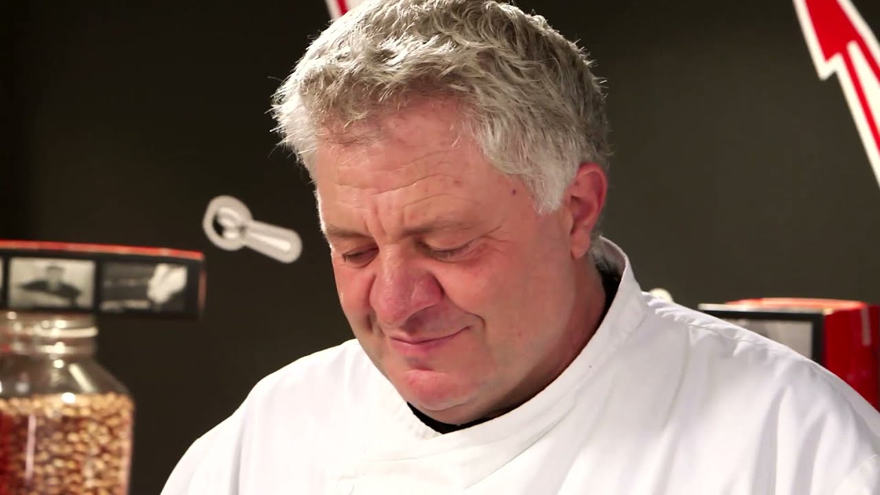 Mezzi canneroni, caffè, cannellini e gamberi. La ricetta di Peppe Guida