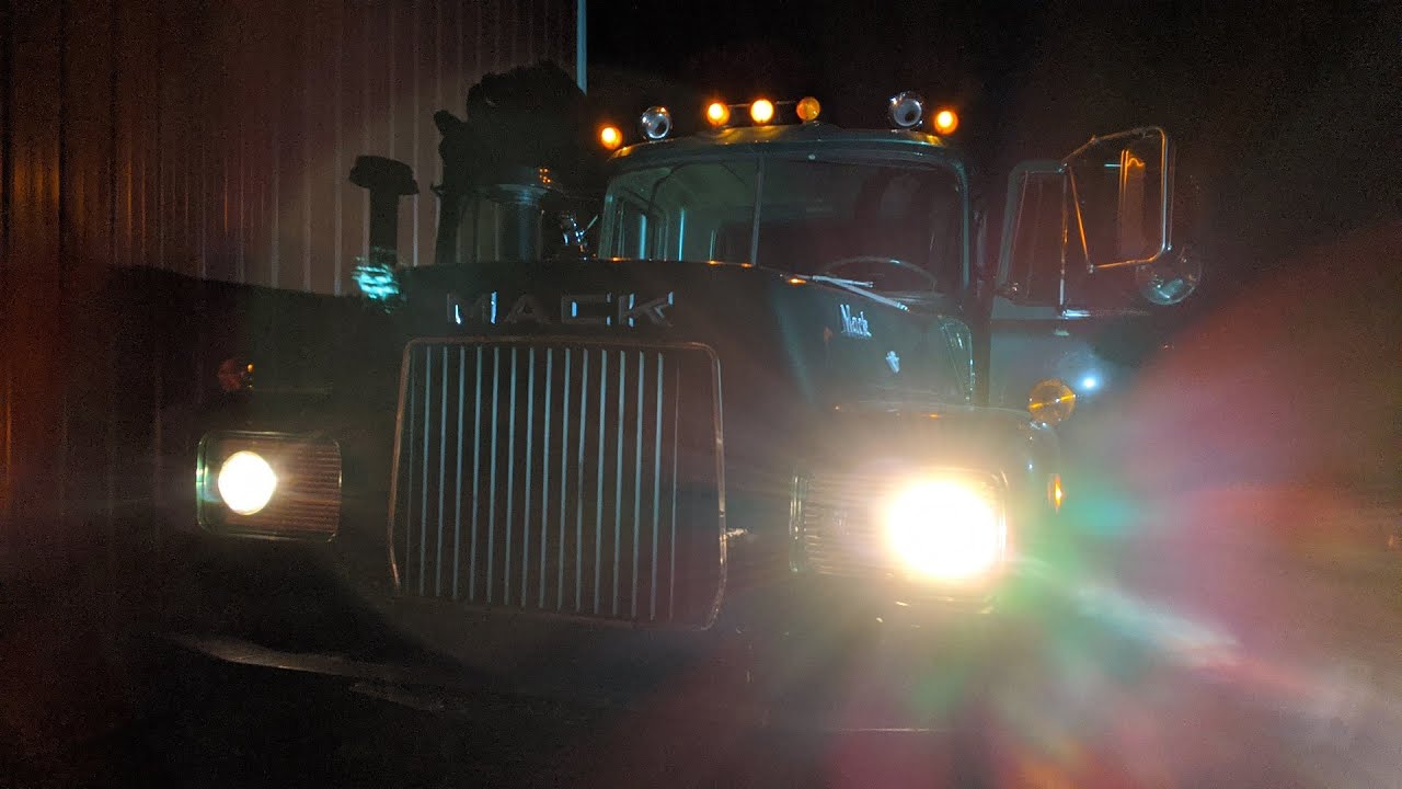 Late-Night Truck Hunt - RARE 1973 Mack R700 with Detroit Diesel 8v92TA