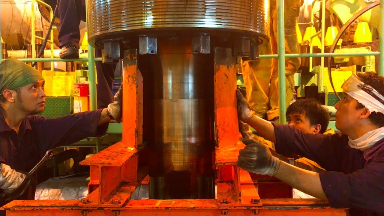 Main Engine Hyundai Sulzer 7RTA 84T-D piston overhauling