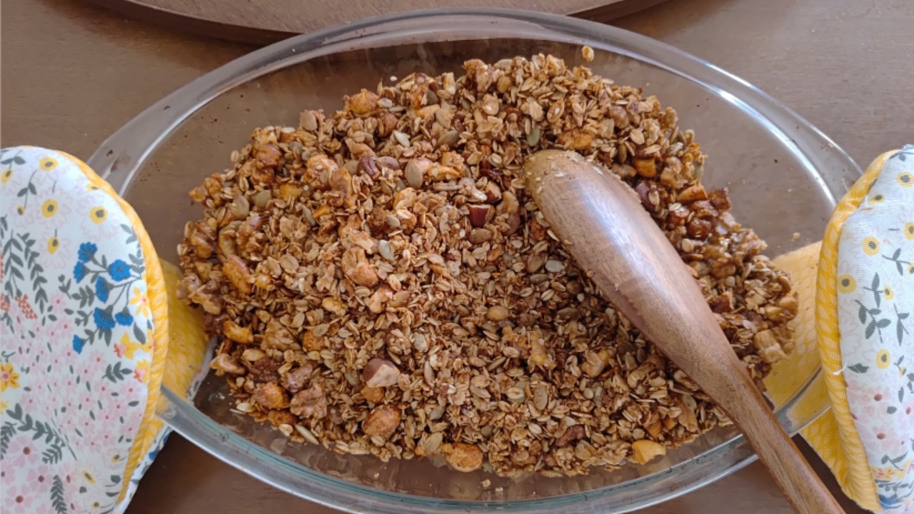 🥣 GRANOLA CASEIRA SEM GLÚTEN | RECEITA SAUDÁVEL, CROCANTE E FÁCIL 🌰✨