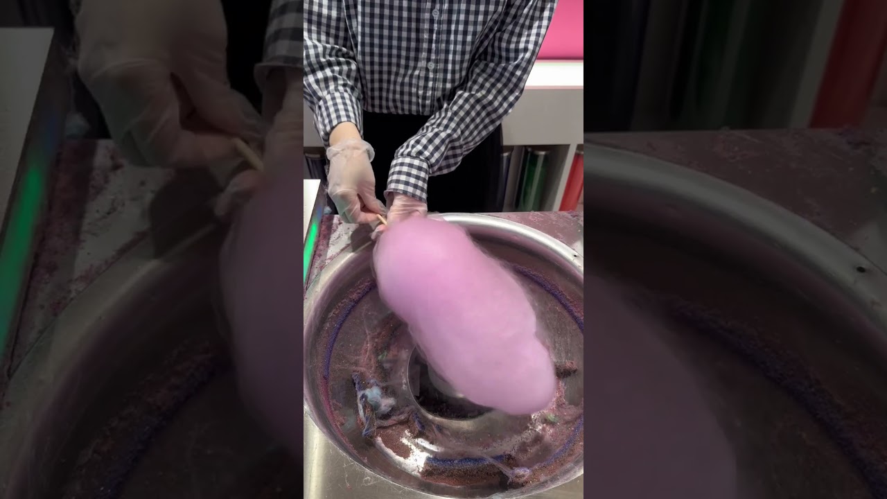 Trying Rainbow Cotton Candy in Japan! 