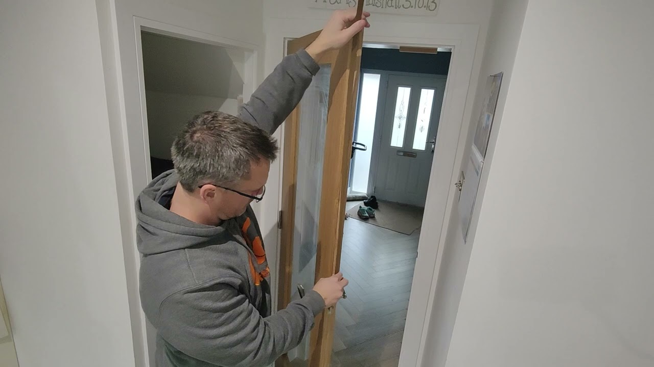 How to install intumescent strip, Fire Door