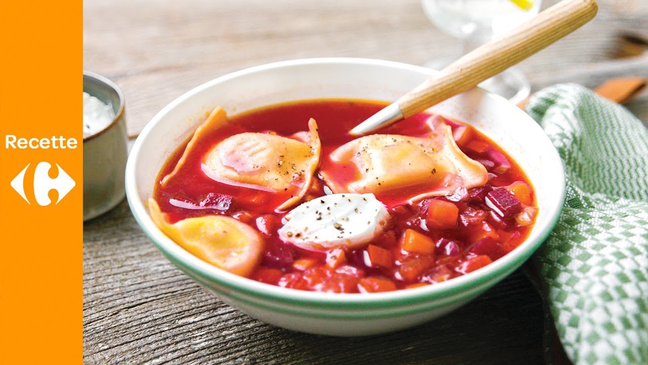 Bortsch (soupe de betterave rouge) aux raviolis et fromage de ch&egrave;vre