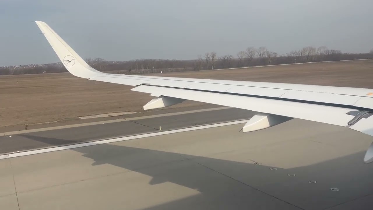 Lufthansa Airbus A321 takeoff from Budapest 