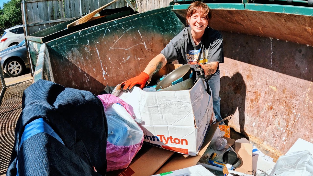 We Found a Box of Donations, Kitchenware, Spicy Letters, Clothing, and More in the TRASH!
