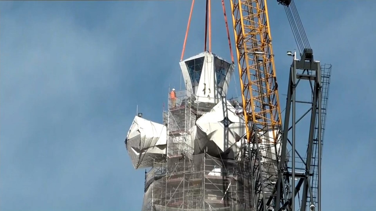 La Sagrada Familia culmina la torre de Jesús y alcanza su altura máxima de 172 metros