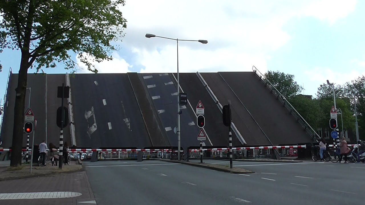 Brugopening Kortjewantsbrug Amsterdam Basculebrug/ Drawbridge/ Pont Basculant/ Zugbrücke