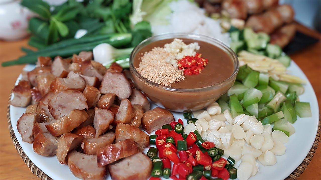 แจก​สูตร​แหนมเนือง​ พร้อม​น้ำจิ้ม​อร่อย​ๆ​ - ແຈກ​ສູດແຫນມເນືອງພ້ອມນ້ຳຈິ້ມແຊບໆ - Nem Nướng (FRA SUB)