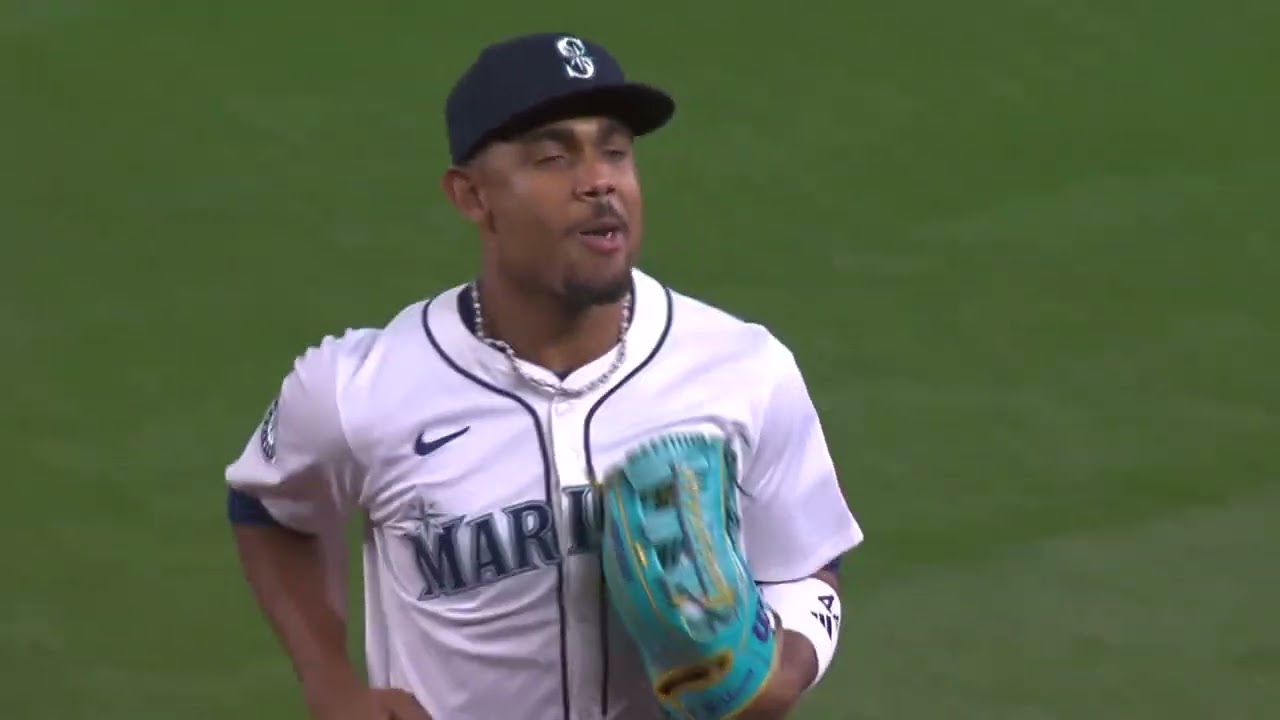 What Was Ivan Herrera Thinking! Costly Baserunning Error 😳