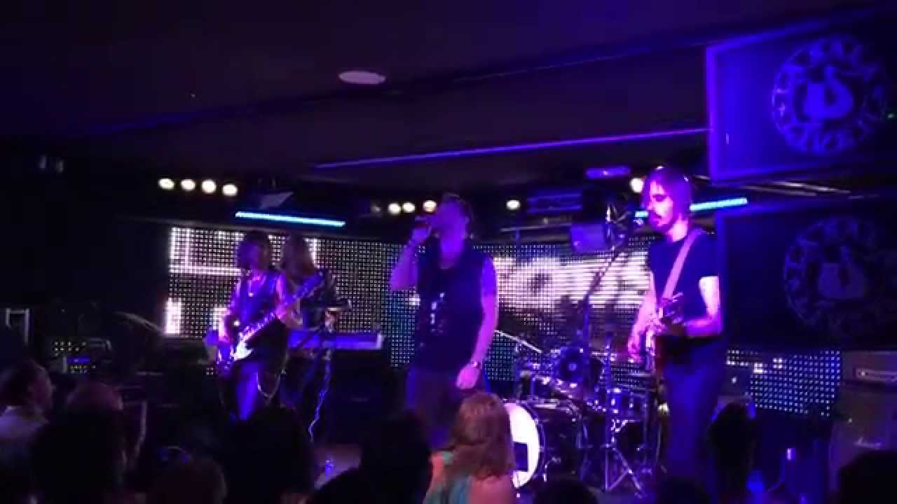 Houston - Hold On + 1000 Songs (Live In Madrid 2015)