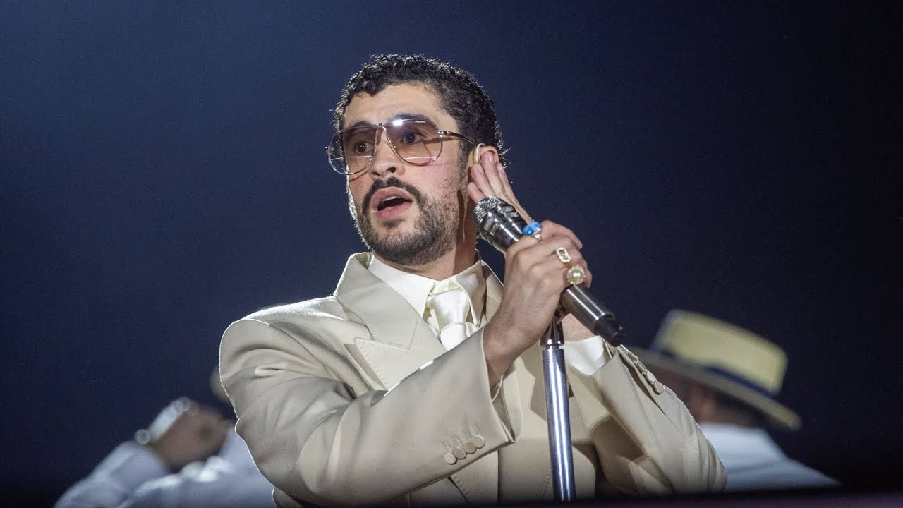 Bad Bunny - NOCHE QUE NO SE VA (Lyrics Video)