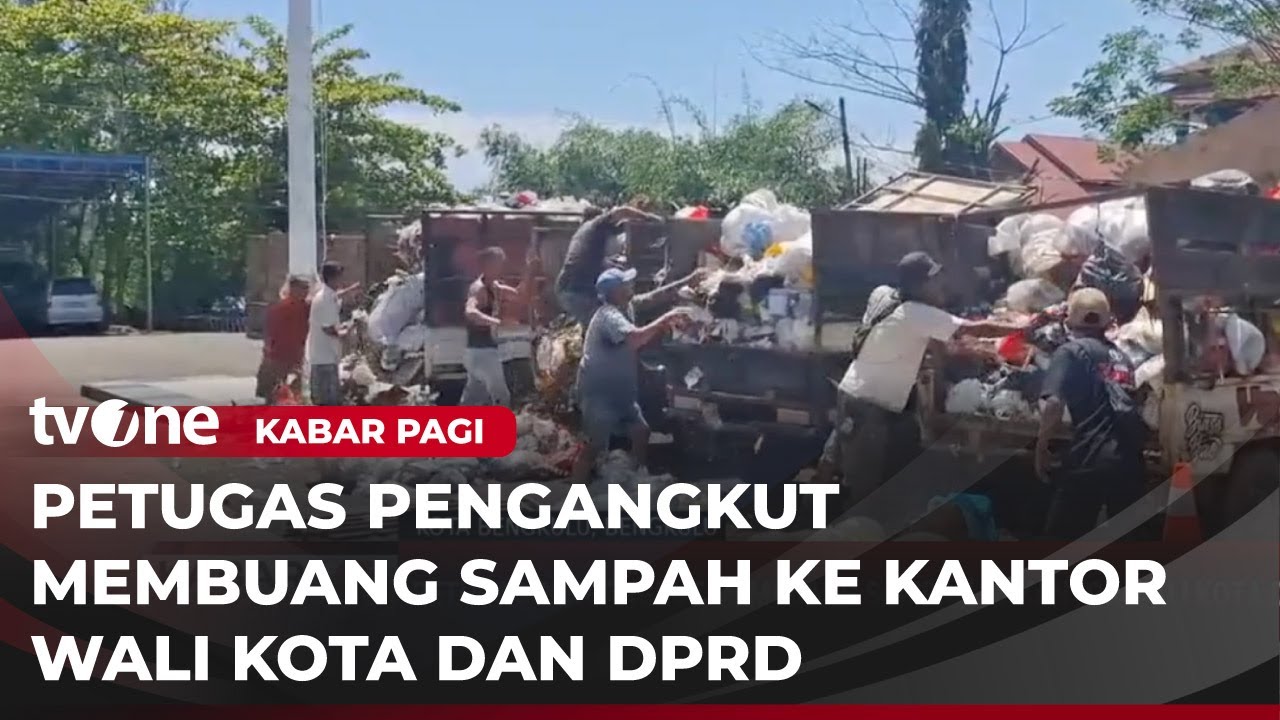 Petugas Pengangkut Lakukan Aksi Buang Sampah di Kantor Wali Kota dan DPRD Bengkulu | Kabar Pagi