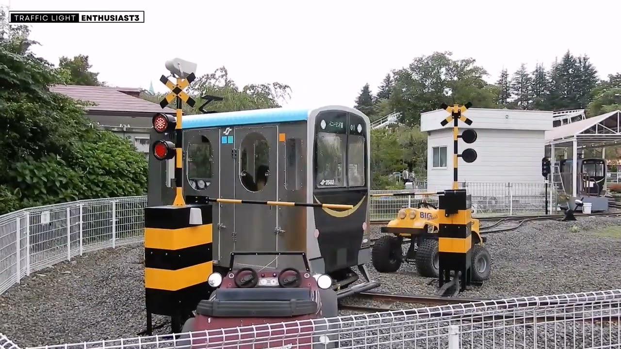 八木山ベニーランドにある遊園地用踏切と鉄道信号機を撮影しました！