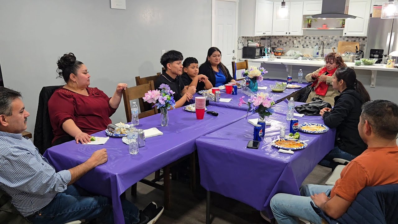 Ahora si ya estamos listos para comer y les muéstramos quien nos compaña