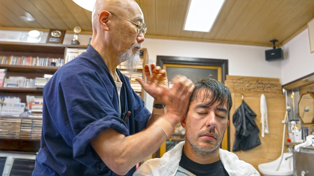 💈(ASMR) 105-Year-Old Japanese Barbershop: Famous YouTuber Experiences The Skills of Veteran Barber