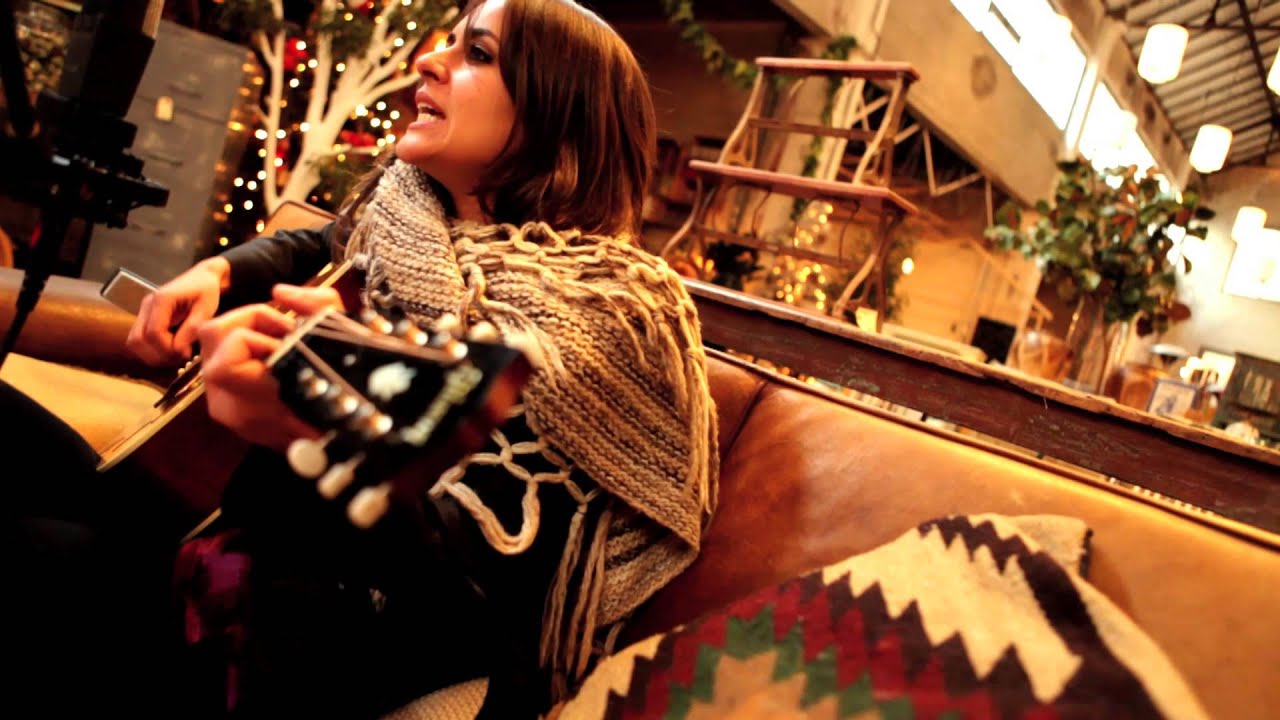 MAIKA MAKOVSKI /// Language /// DESUBICADOS.TV