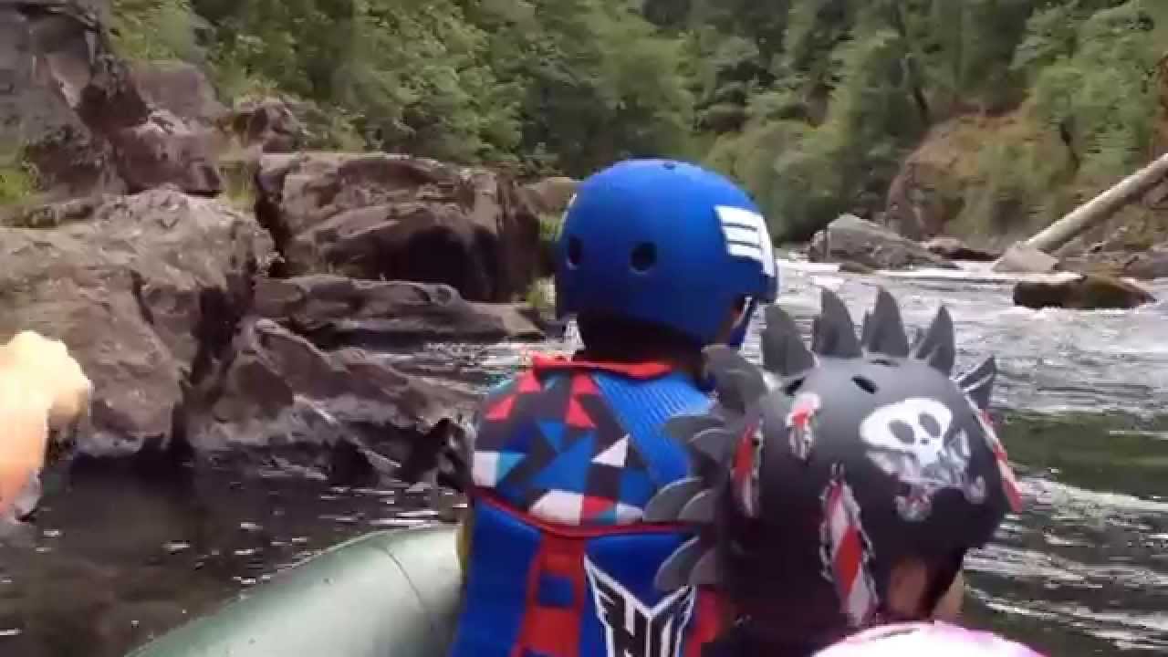 River Warrior Family on North Umpqua River - Pinball Rapid - Saturn 9'6