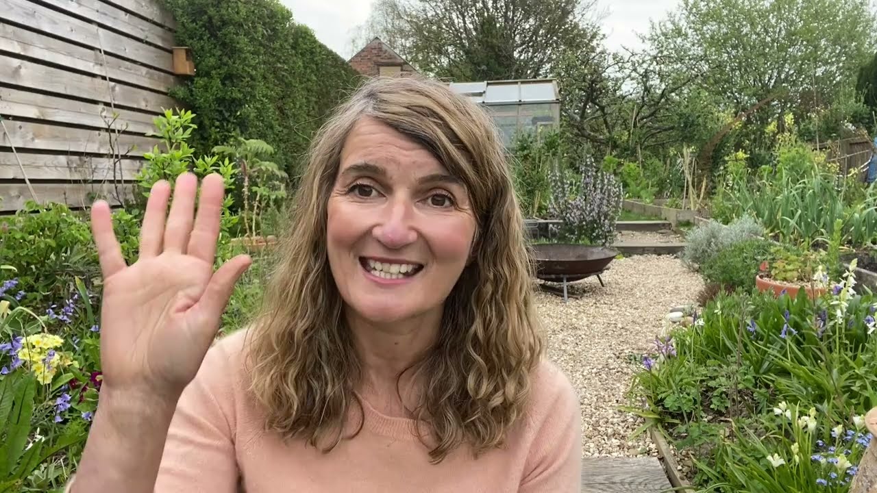 Tipper's Edit | Bee Lovely Collection | Save The Bees - Ban Neonicotinoids | Neal's Yard Remedies