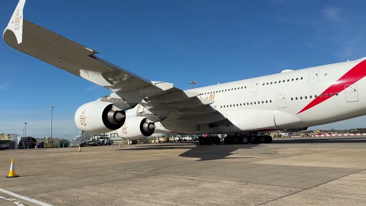 Emirates 380 stuck at LHR✈️