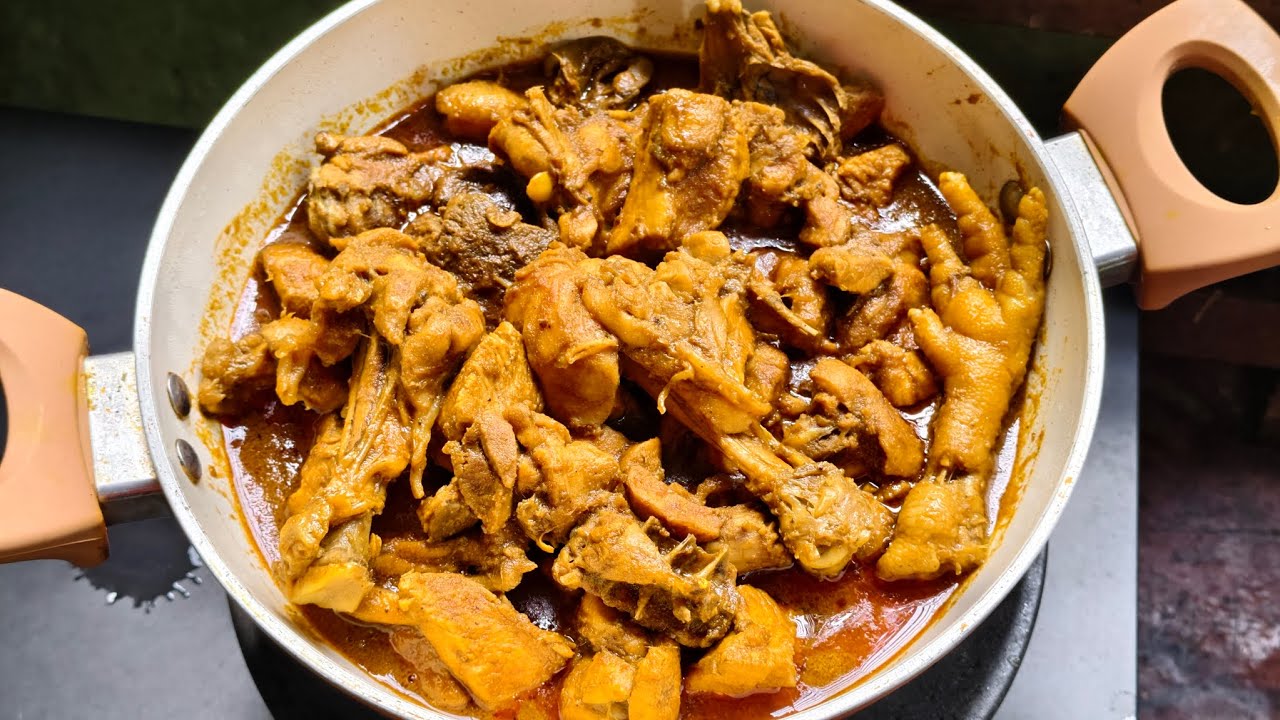 মুরগির মাংস ভুনা।