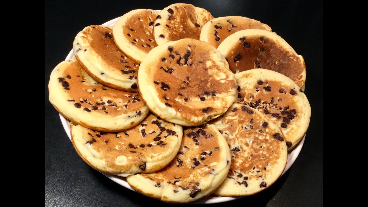 RECETTE IDÉALE POUR VOS GOÛTER LES PANCAKES ULTRA MOELLEUX AUX PÉPITES DE CHOCOLAT
