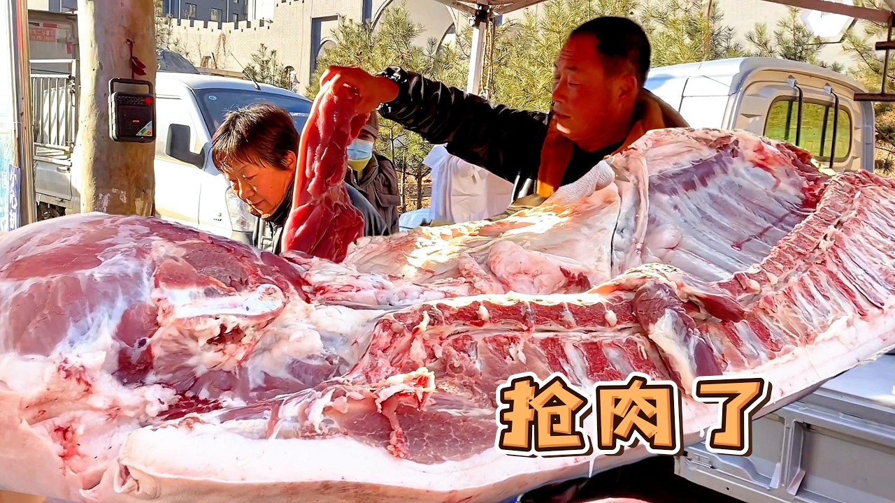 農村過年囤豬肉好像不要錢，華哥四頭500斤大肥豬不夠分，收攤肘子哥花400塊來打包了【玖叔v​​log】#pork #猪肉 #玖叔vlog#华哥猪肉#玖叔猪肉#豬肉