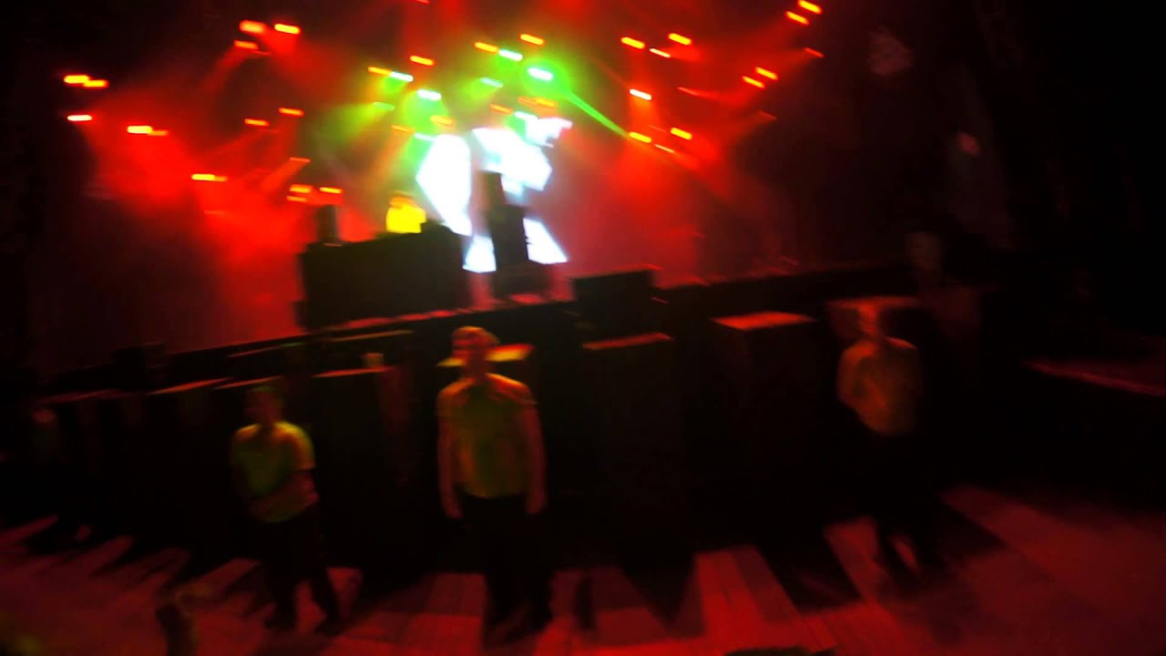 Baauer - Dum Dum (Kristina Si - Ну ну да Live Lowlands)