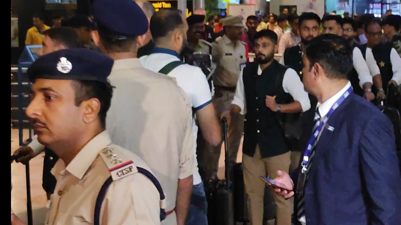 Pakistan  Cricket Team Arrived in indai  At: Hyderabad  Airport..