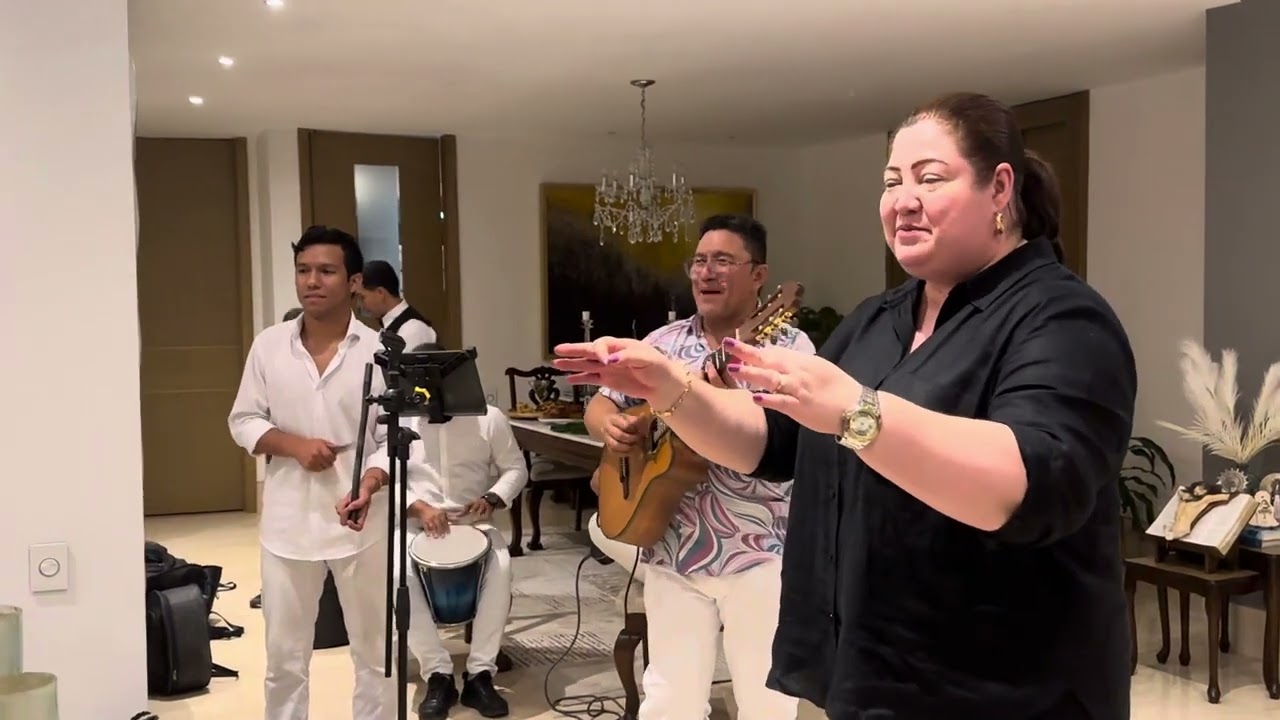 “Cristina Isabel “canta Sandra daza en compañía de Mancel Cardenas y mogoya en las guitarras