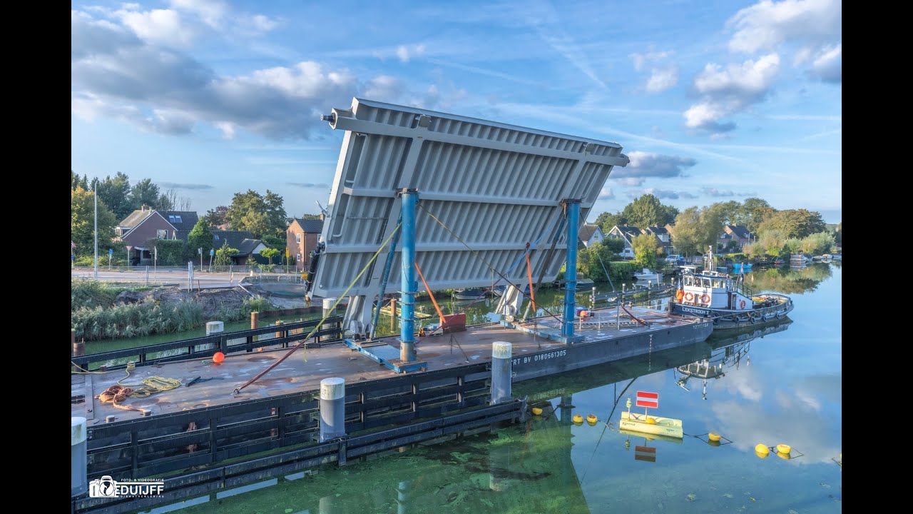 Cruquius plaatsen nw brugdeel over Ringvaart sept 24