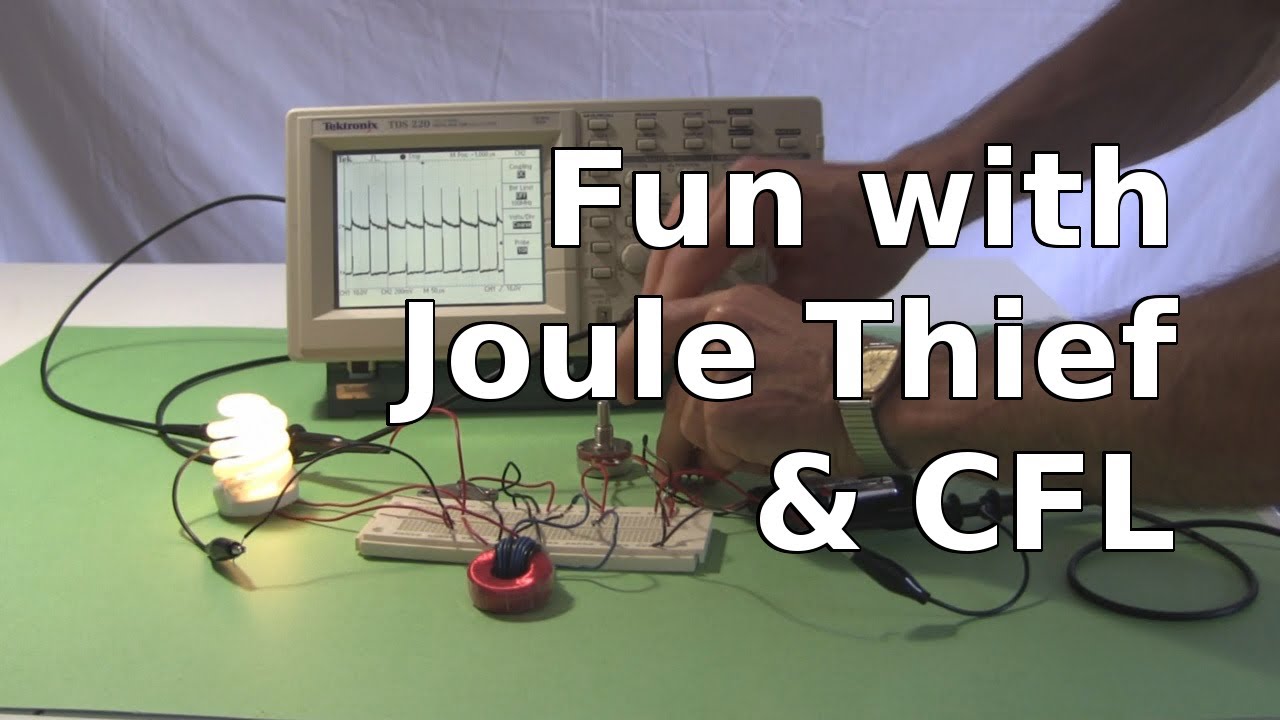 Увлекательная игра с устройством Joule Thief, питающим компактную люминесцентную лампу.