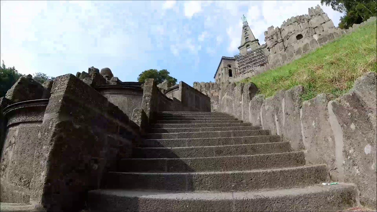 Bergpark Wilhelmsh&ouml;he - mal eben schnell die Treppen hoch... ;-)