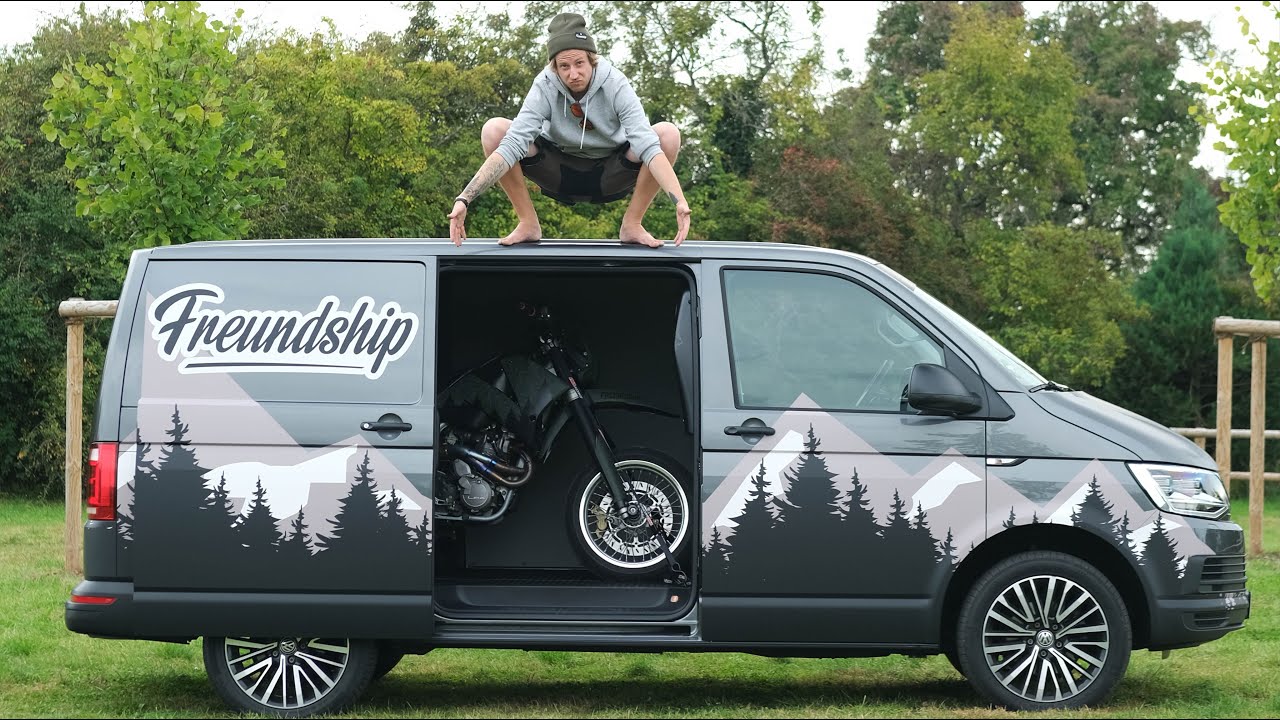 Endlich wieder folieren 🤩 Der neue VW T6 bekommt ein Digitaldruck Design alá FREUNDSHIP 💁🏼‍♂️