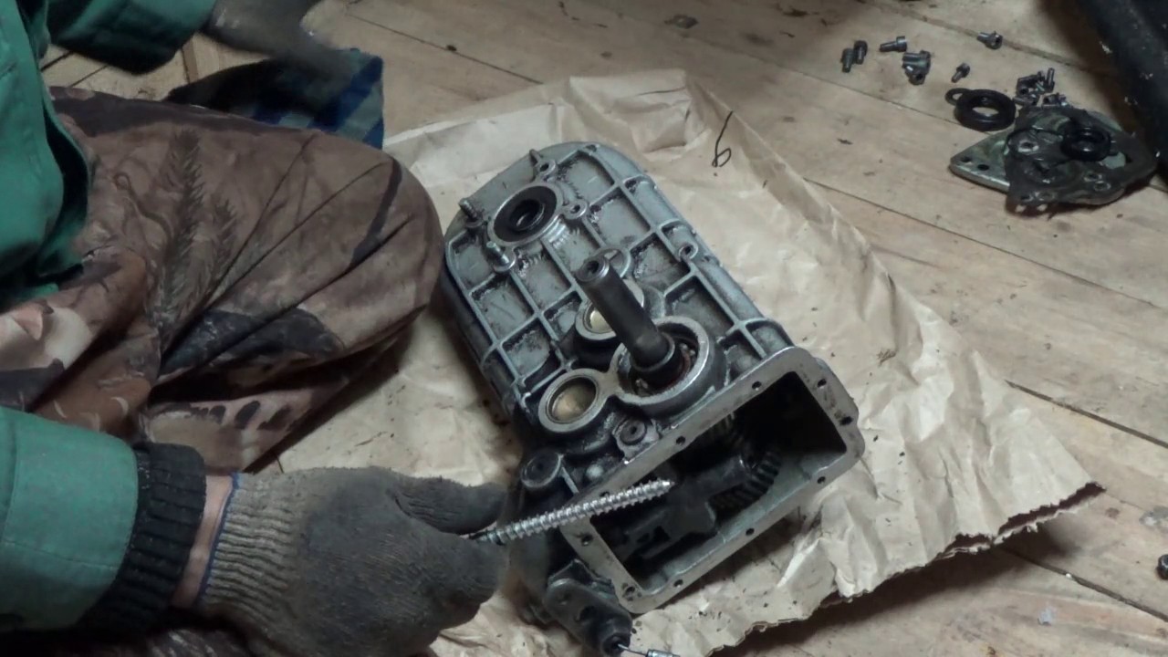 Ремонт снегохода Тайга, разборка коробки.