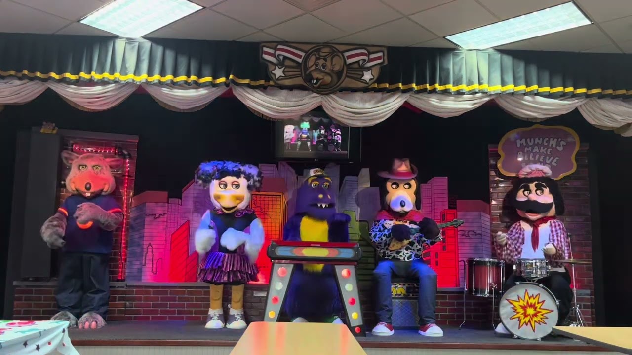 Chuck E Cheese - Skit comparison