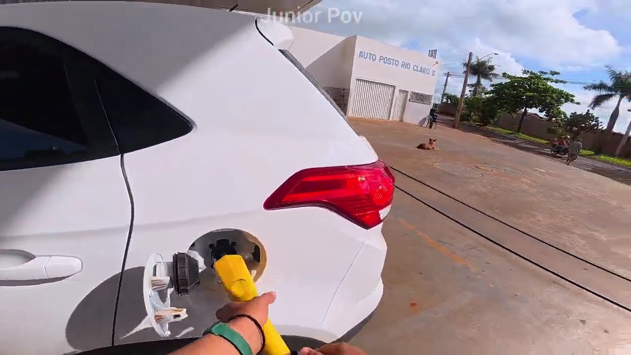 POV - 40 de etanol no Polo + colocando água no radiador