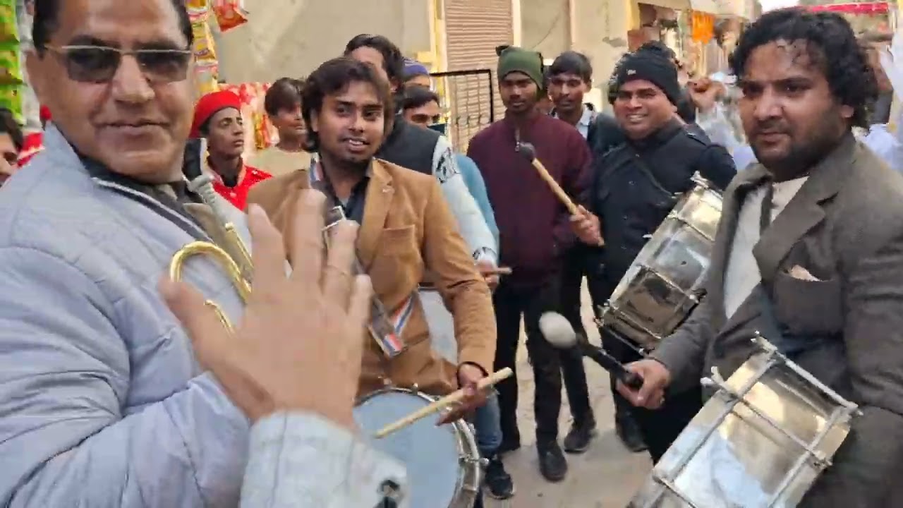 Shanker band narela and new  kamal band mangolpuri coment me bataye apko kon si party pasand hai