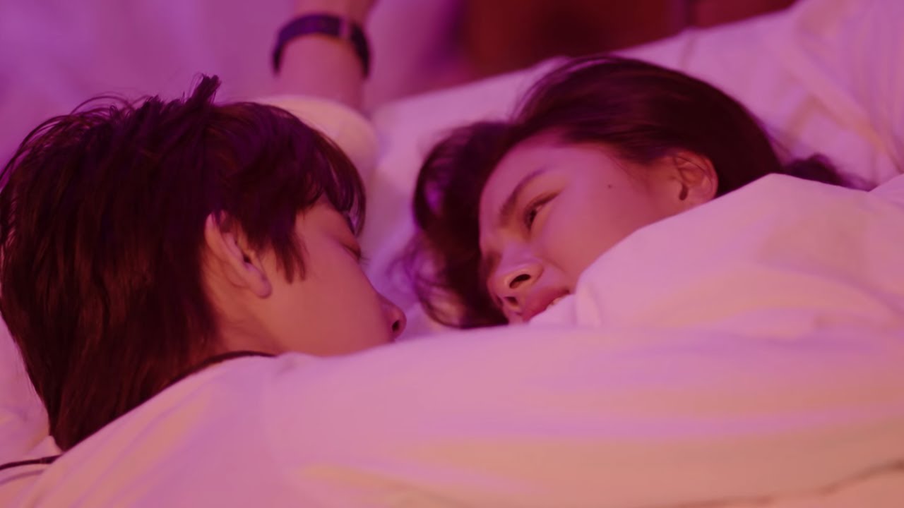 Sweet First Love 甜了青梅配竹马 ENGSUB: Hot Scene! They sleep together for the first night after the kiss!