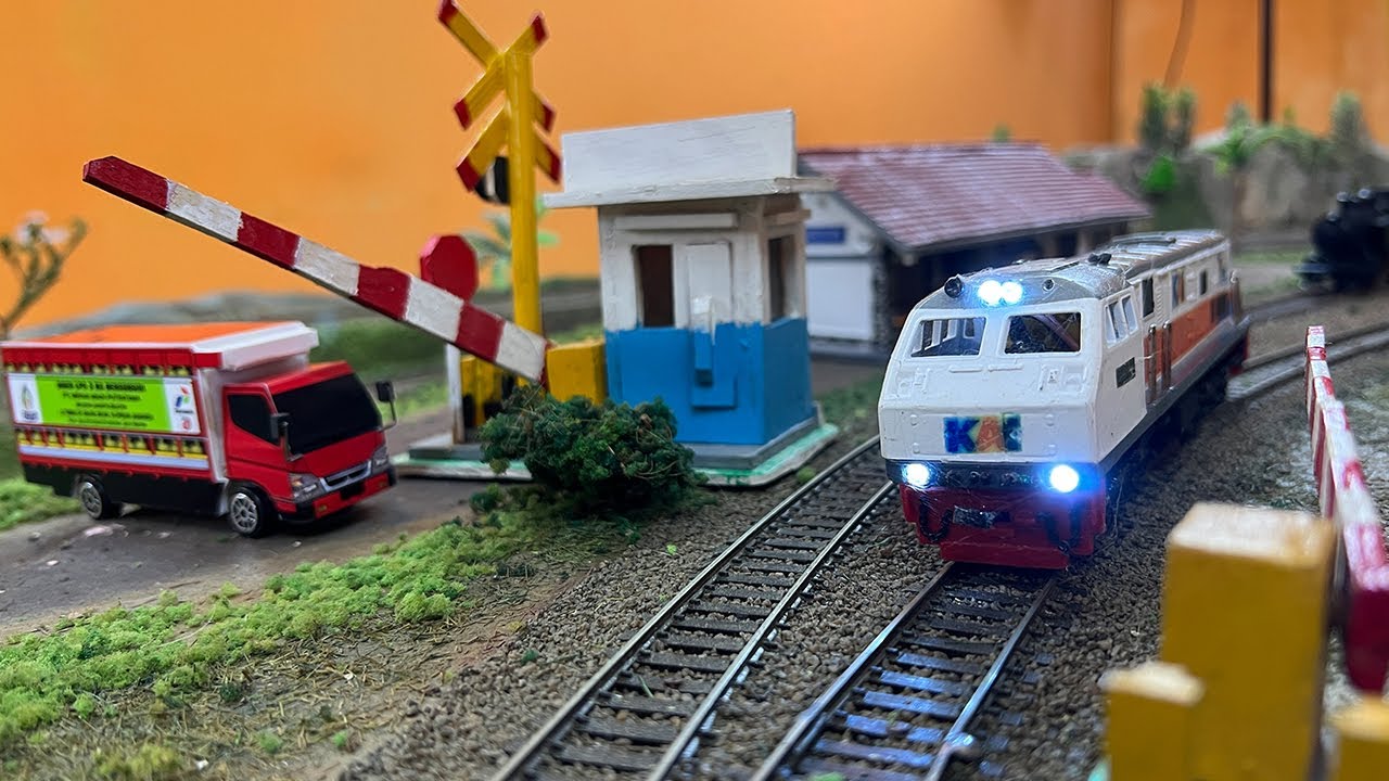 Merakit Miniatur Palang Pintu Perlintasan Kereta Api di Diorama - Mainan Kereta Api Toy Trains