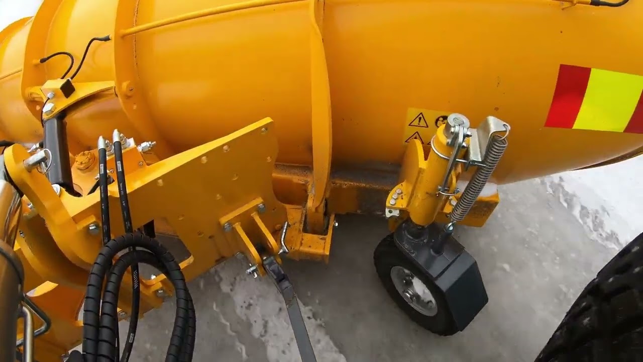 VUOMET-lumiaura säädettävillä tukipyörillä - VUOMET snow plough with adjustable support wheels
