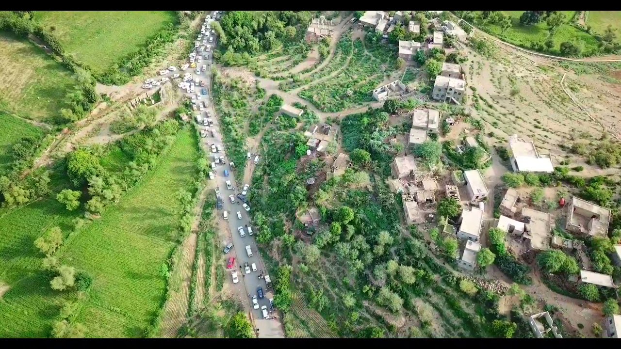 شاهد لاول مره تصوير جوي وادي الضباب اشهر المناطق السياحيه في #تعز ازدحام سير خانق