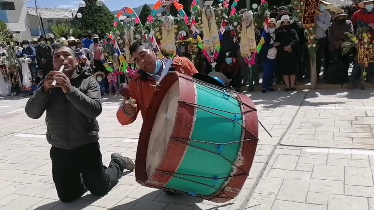 FIESTA DE LAS CRUCES Y LA DANZA DE TIJERA, BOMBO Y QUENA  EN CORACORA
