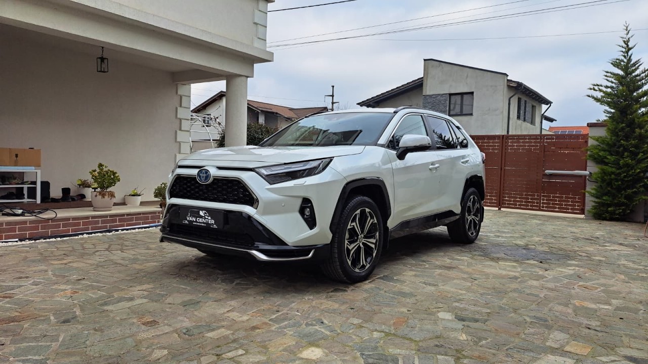 FOR SALE TOYOTA RAV4 STYLE PHEV AWD 2025