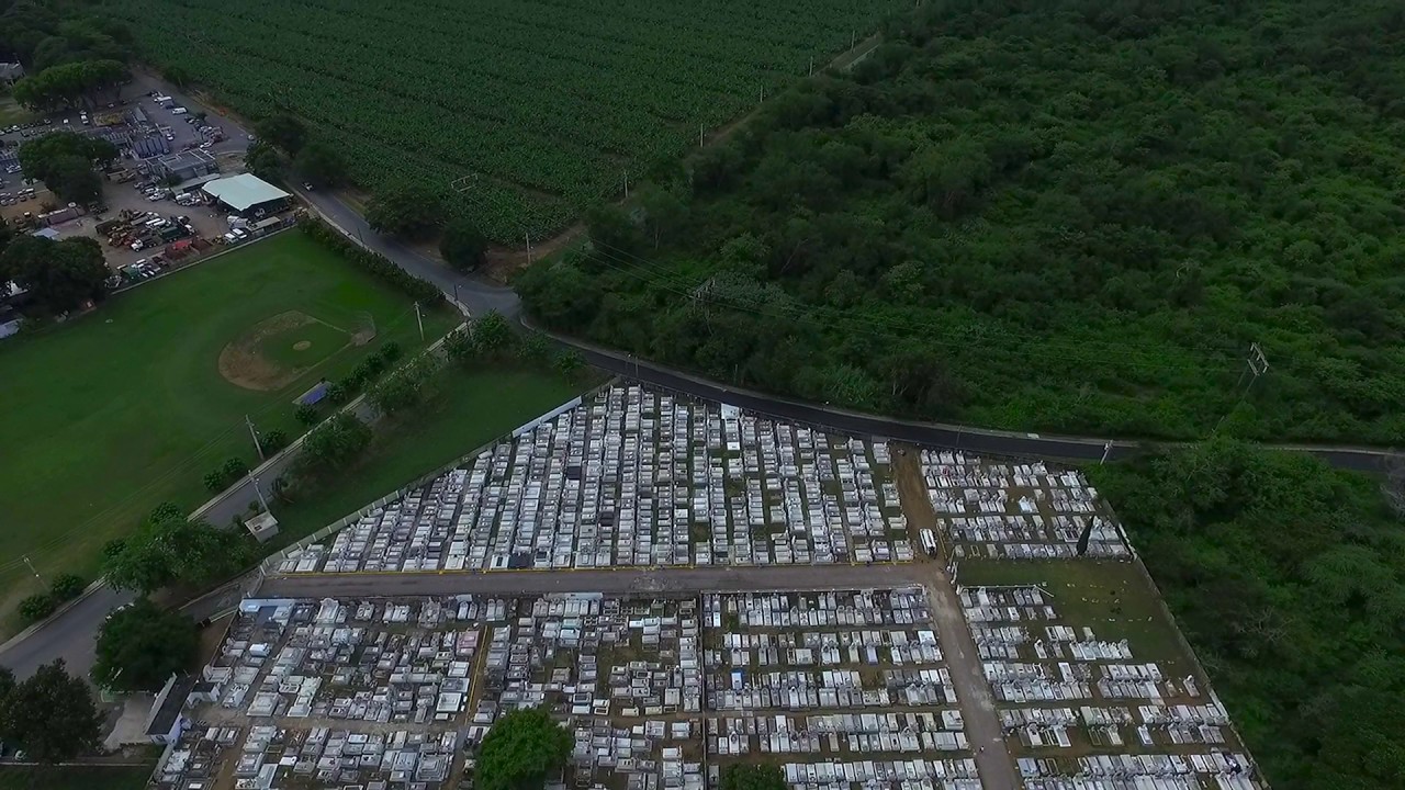 Paseo AÉREO de Larga Distancia por GUAYANILLA con un DRONE (Cementerio, Plaza)