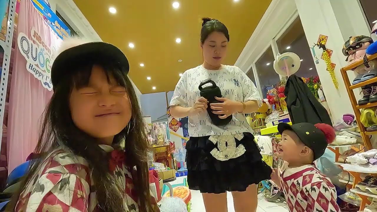 Chippy c&ugrave;ng BA mẹ v&agrave; EM B&Eacute; Ji BUN DAILY VLOG V&Agrave; EM B&Eacute; ĂN M&Igrave; CAY CẤP 7! BA